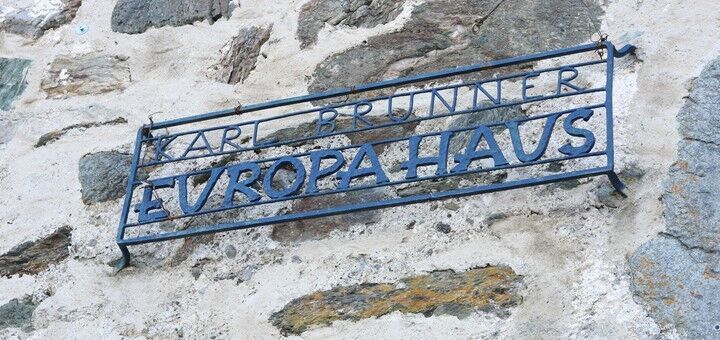 Karl-Brunner-Europahaus Neumarkt / EYFON